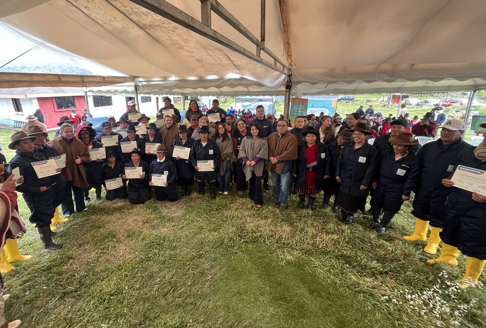 Ecuador impulsa una producción sostenible con la entrega de insumos, nuevos centros comunitarios y formación de promotores rurales